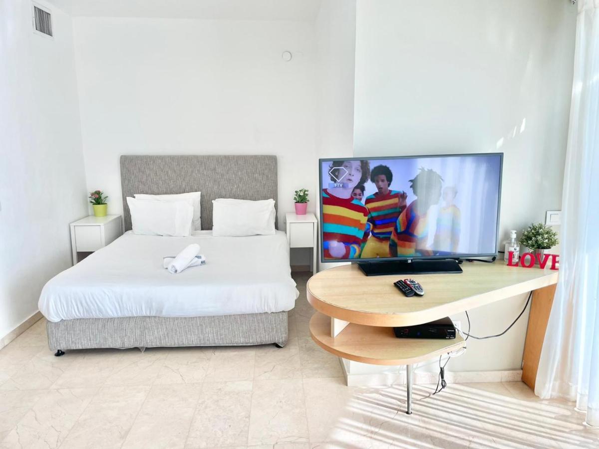 Oceanus Apartment Hotel Herzelia 外观 照片
