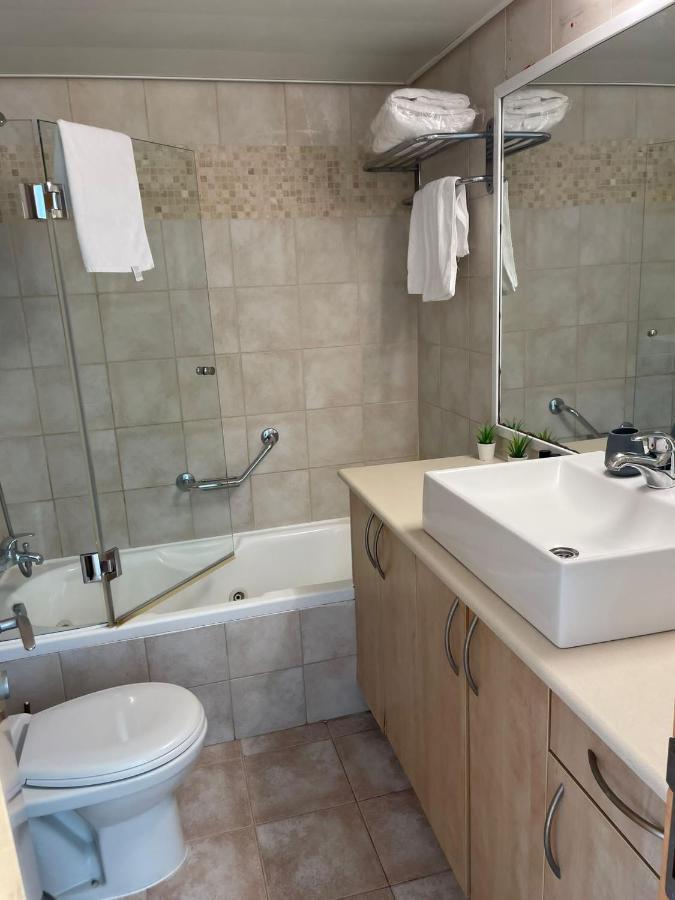 Oceanus Apartment Hotel Herzelia 外观 照片