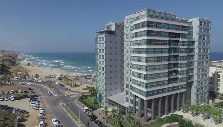 Oceanus Apartment Hotel Herzelia 外观 照片